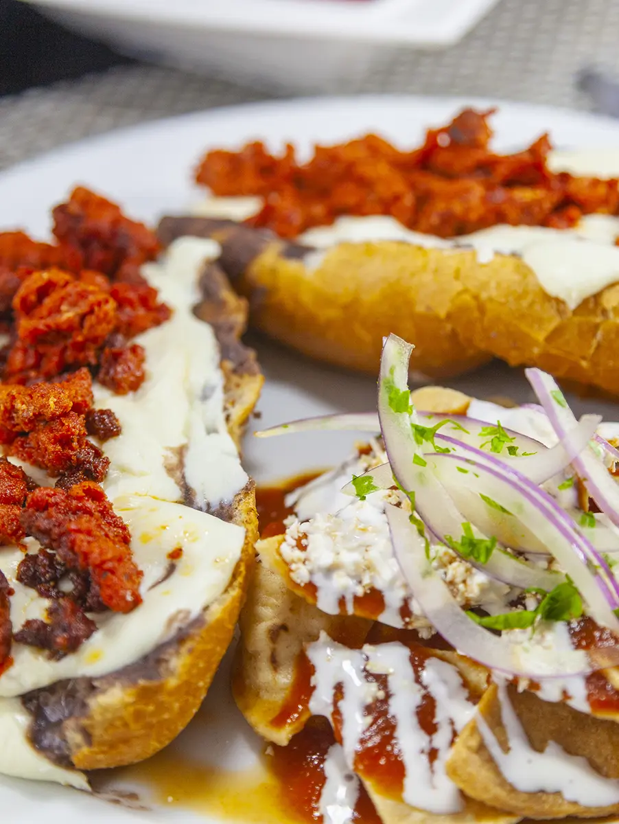 Gastronomía hotelera con sabores locales