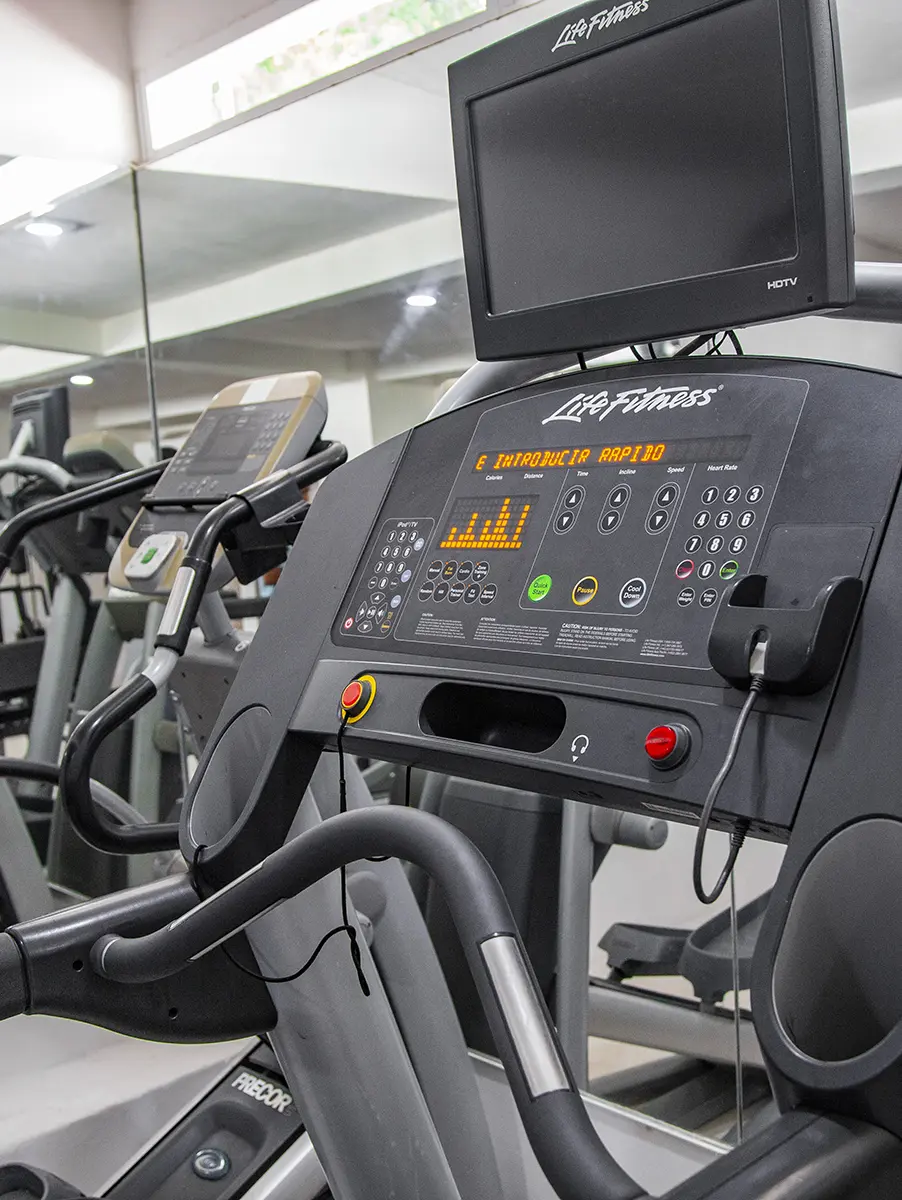 Entrena con todas las comodidades en el gym