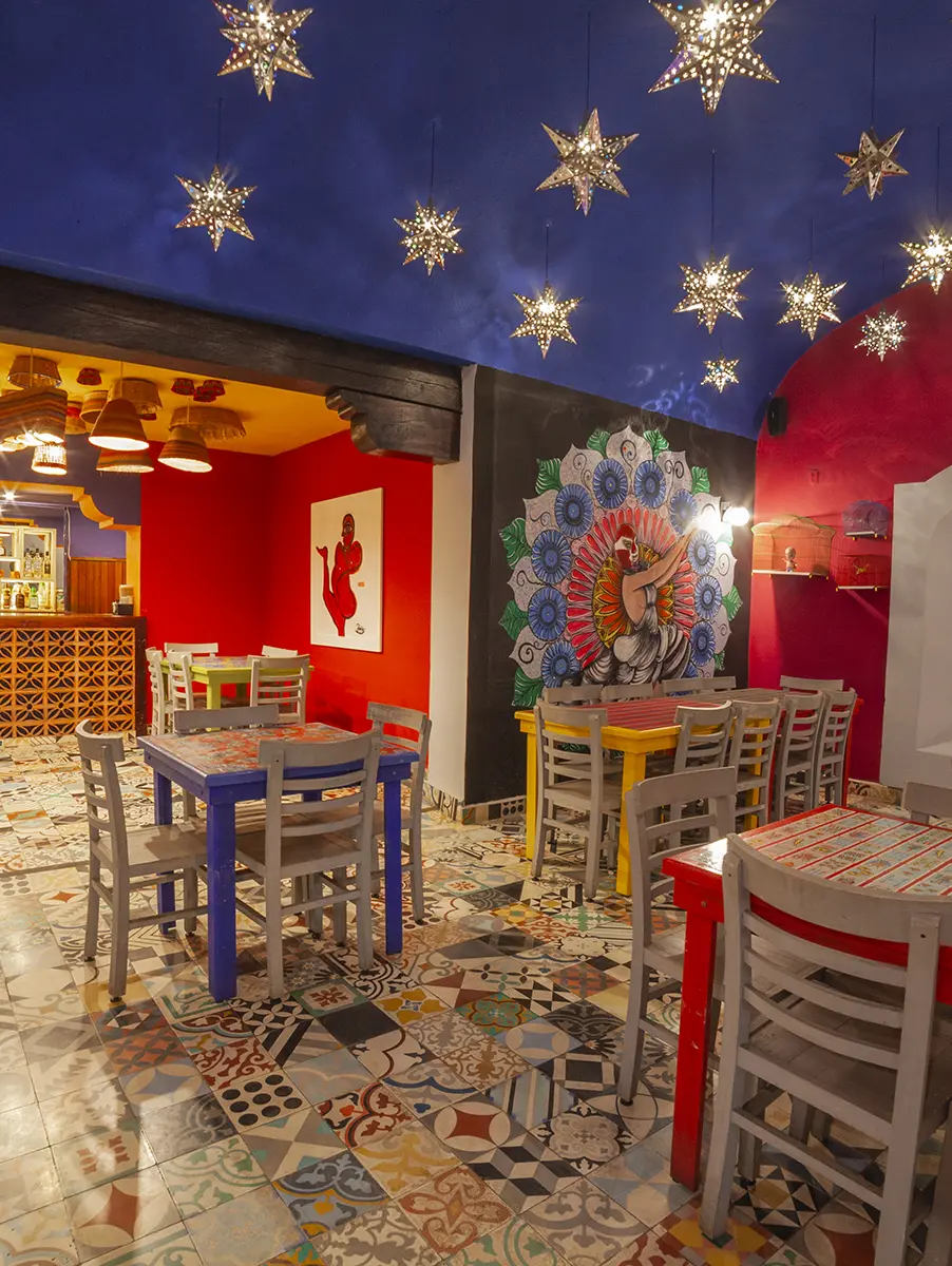 Platos tradicionales y música en vivo en La Malquerida Bar